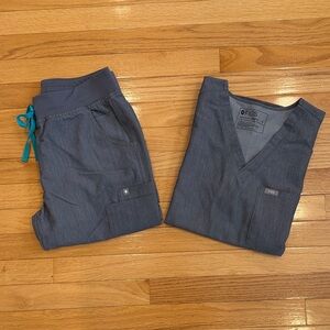 Figs women’s gray Scrub set